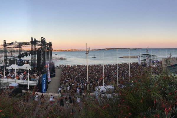 Après une édition 2021 en petit comité, les Plages Electroniques reprennent leurs quartiers près du Palais dans le centre de Cannes.