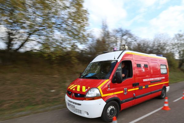 Un véhicule a été accidenté lundi 13 mai après la chute d’un arbre à Mur-sur-Allier, dans le Puy-de-Dôme. Un automobiliste de 62 ans était à l’intérieur de la voiture.