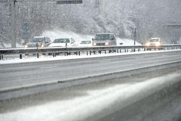 Météo France annonce un épisode de pluies verglaçantes dans la nuit du mardi au mercredi 17 janvier, les transports scolaires et interurbains sont suspendus