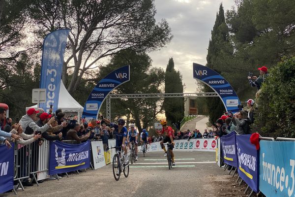 La ligne d'arrivée mal jugée par Johannessen a profité à l'Azuréen Lenny Martinez qui remporte cette première Classic Var.