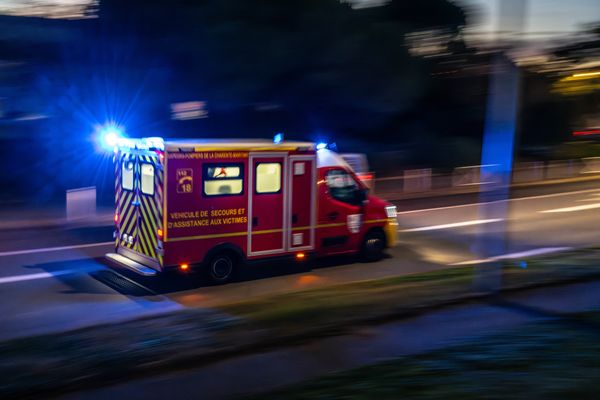 Les pompiers de la Manche sont intervenus sur deux accidents de la circulation graves dans la nuit du 9 au 10 mai 2024, l'un d'entre eux a coûté la vie à un jeune homme de 23 ans.