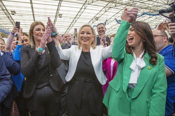 Michelle O'Neill, la dirigeante du Sinn Féin en Irlande du Nord, au moment de l'annonce des résultats.