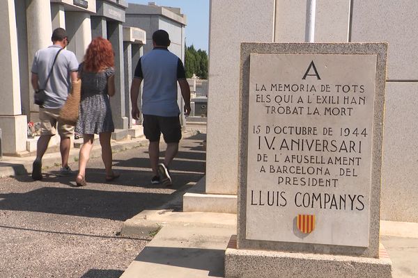 Trois historiens enquêtent au cimetière de l'Ouest à Perpignan pour retrouver la trace de réfugiés espagnols - 20 juillet 2021.