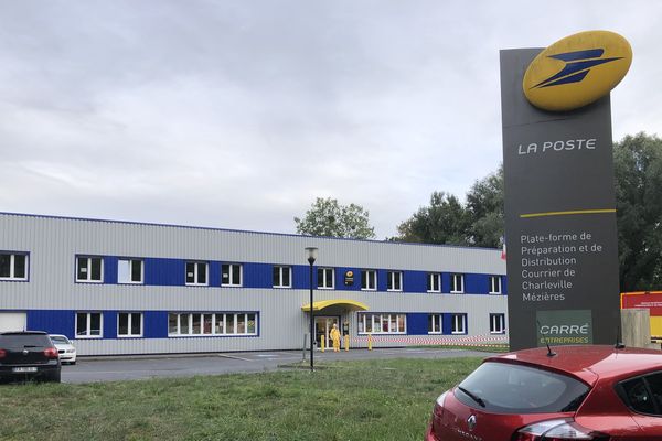 Des employés de La Poste de Charleville ont été évacués ce mercredi 11 septembre