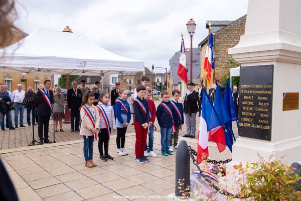 Entre 150 et 200 personnes s'étaient réunies pour se souvenir du 8 mai 1945 et notamment des élèves de l'école primaire de la commune.