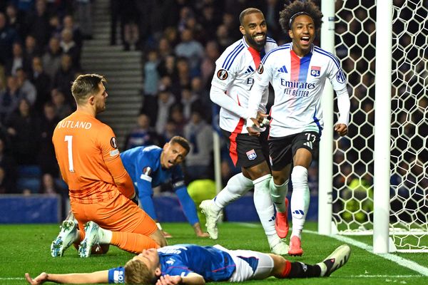 Malick Fofana (à droite) et Alexandre Lacazette (à sa gauche), ont tous les deux brillé ce jeudi soir avec deux buts chacun pour une victoire 4-1 de l'Olympique Lyonnais face au Glasgow Rangers.