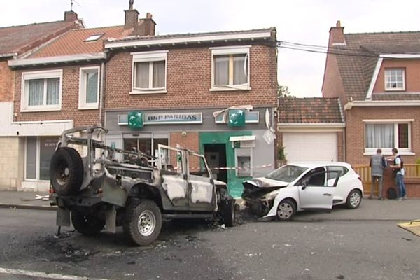 Une voiture bélier s'est attaquée à l'agence BNP de Wattignies ce jeudi.