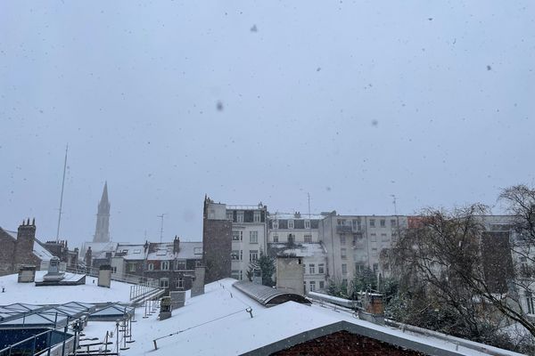 Ciel blanc neige sur Lille