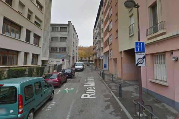 Un appartement de la rue Molière à Chambéry a été incendié, mardi 16 juillet.