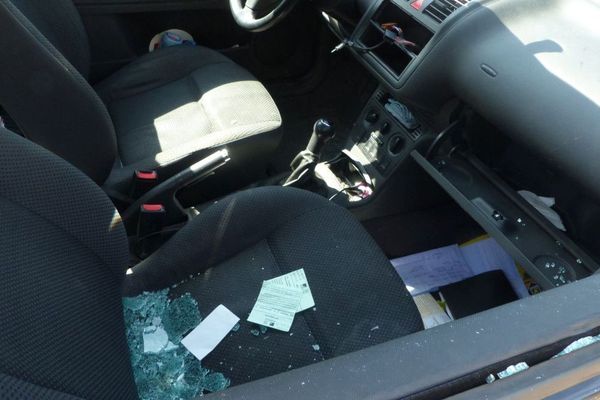 L'intérieur de la voiture volée repérée par les policiers de la BAC le 7 avril dernier à Limoges. 