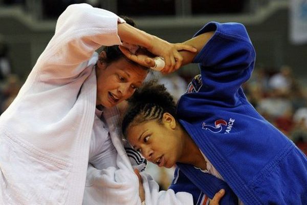 Fanny Estelle Posvit (à droite) s'adjuge la médaille de bronze (photo d'illustration). 