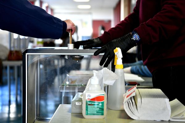 Dans son rapport, Jean-Louis Debré demande la mise en place d’un protocole sanitaire fort, évoquant entre autres la "maîtrise de la densité des personnes réunies dans un même lieu, ventilé et aéré" (illustration).