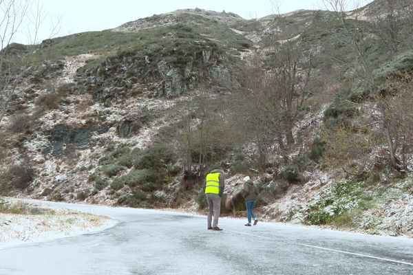 La route du Pas-de-Peyrol est fermée à la circulation dans le Cantal.