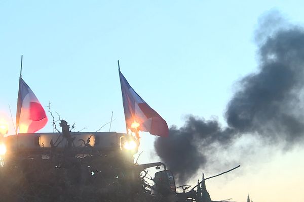 Les agriculteurs du Gard se sont réunis pour "une tournée de rappel de bons souvenirs" à Nîmes. Mercredi 27 novembre 2024.