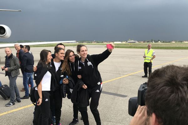 Départ des hand-balleuses de l'ESBF pour Brest 