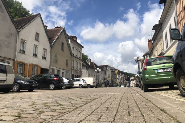 Le centre-ville de Tonnerre (Yonne)