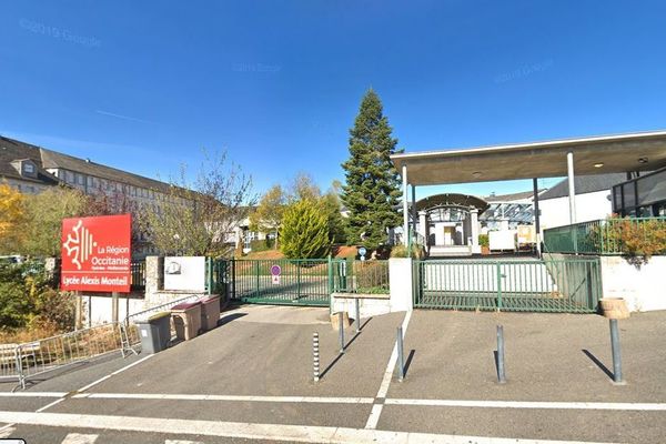 2 classes de BTS du Lycée Monteil à Rodez (Aveyron) ont dû être fermées pour une semaine : un étudiant a été testé positif à la Covid-19.