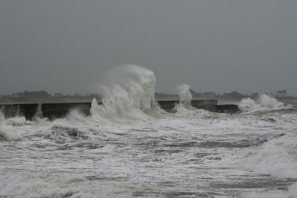 Vagues sur Lesconil