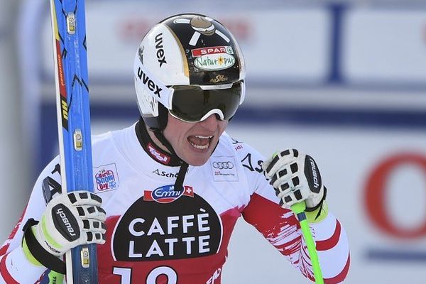 Hannes Reichelt remporte la descente à Wengen