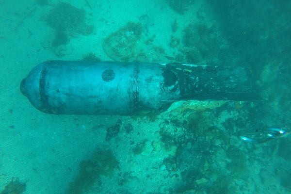 La munition de 240 mm comporte environ 45 kg d'équivalent TNT de matière explosive.