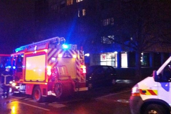 Les pompiers de Côte d'Or en intervention, lundi 8 décembre 2014 dans le quartier de la Fontaine d'Ouche.