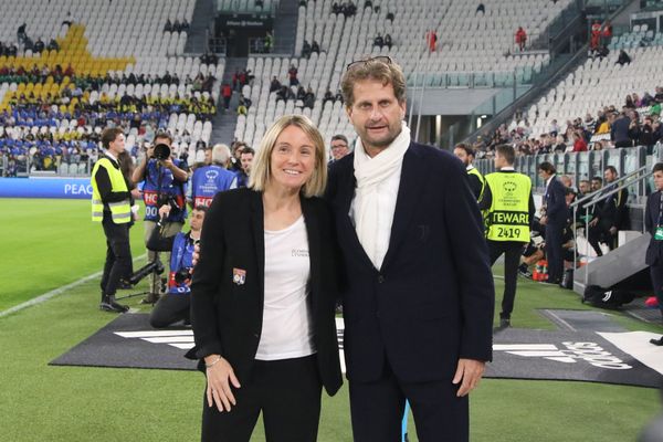 Sonia Bompastor et Joe Montemurro lors d'une rencontre de la Ligue des champions en octobre 2022 entre la Juventus et l'OL.