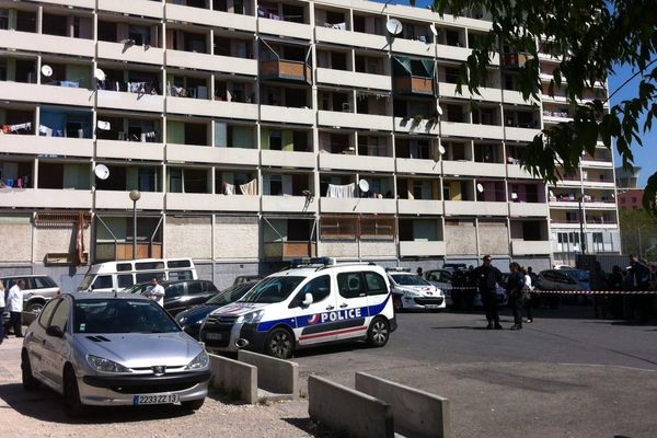 C'est au pied de l'immeuble H de la cité de la Busserine que l'homme a été tué alors qu'il se trouvait dans sa voiture. 