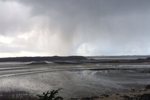 Ciel d'orage à Saint-Jacut-de-la-mer