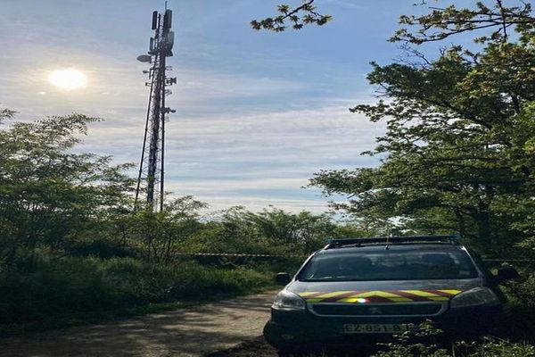 Labège (Haute-Garonne) - 2 antennes 5G (Orange et SFR) incendiées - 4 mai 2021.