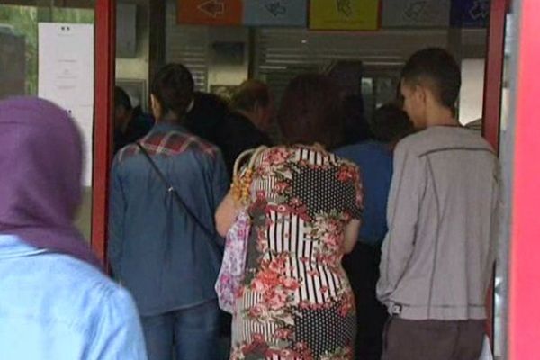 Beaucoup de monde dans ce centre des impôts à Perpignan - 13 mai 2015