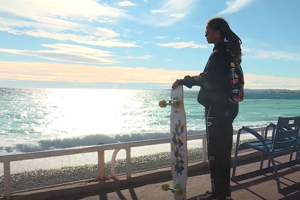 Marina Correia s'est imposée dans le milieu du longboard dancing, la niçoise a été sacrée championne du monde en janvier. 