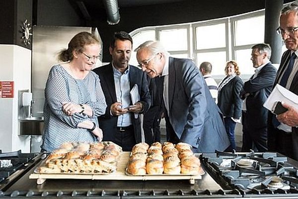 Le 8 juin 2015, François Rebsamen a inauguré "Cuisine mode d’emploi(s)", une nouvelle approche de la formation qui permet d’acquérir les compétences dans les métiers de la restauration en 12 semaines