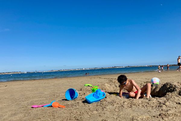 Chaque jour, pendant l'été, des enfants se perdent sur la plage. Voici plusieurs méthodes pour éviter ces moments de stress.