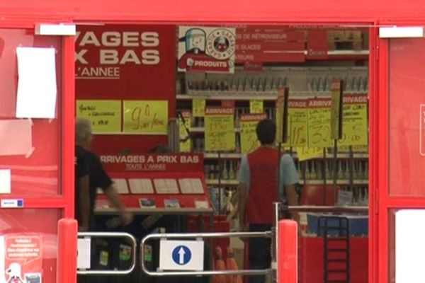 Magasin Carter Cash à Limoges où s'est déroulé un vol à main armée le 15 septembre 2012