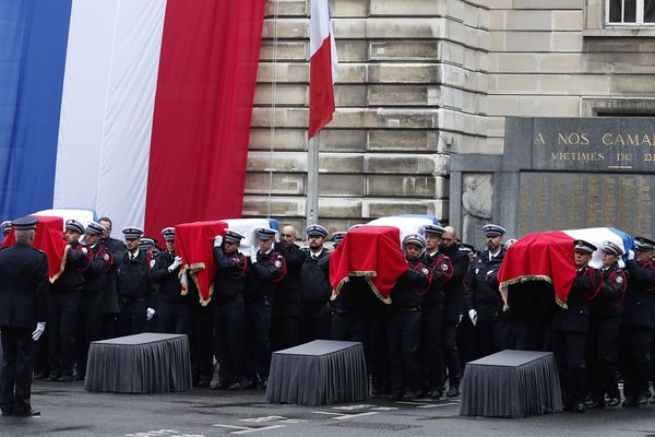 L'hommage aux policiers tués par Mickaël Harpon.