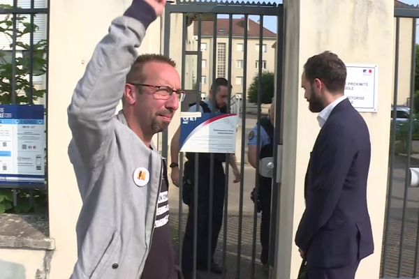 Nicolas Girod devant la gendarmerie de Dole (Jura), le mercredi 28 juin 2023.