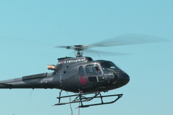 Un hélicoptère a été mobilisé pour nettoyer un petit ruisseau du Puy-de-Dôme.