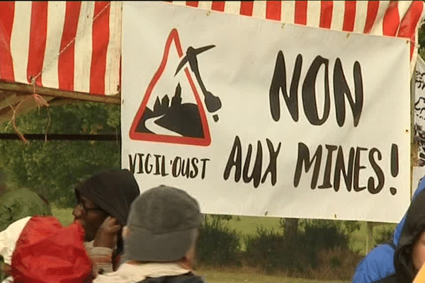 Uzel (22) : manifestation contre les projets miniers en Bretagne