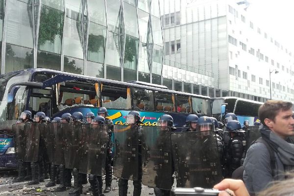 Le bus en provenance de Bellac (Haute-Vienne) n'a pas résisté aux incidents. 