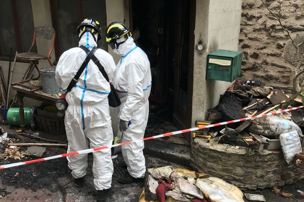 Loire : deux retraités décèdent dans l'incendie de leur maison à Rochetaillée, sur les hauteurs de Saint-Etienne (fevrier 2020)