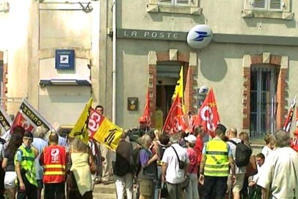 La grève des facteurs d'Aubigny sur Nère, La Chapelle d'Angillon, Argent sur Sauldre, dure depuis 107 jours.
