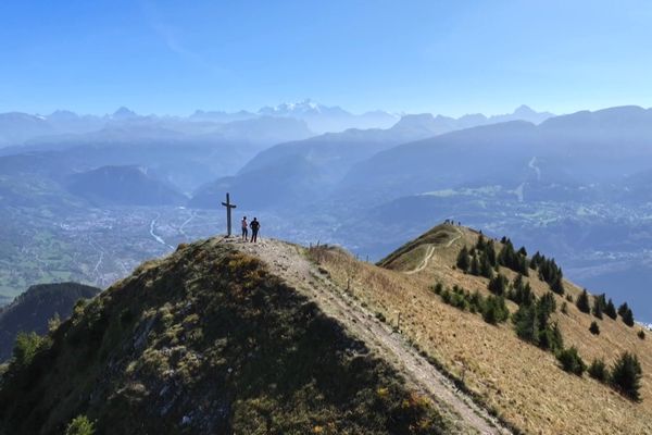 Le sommet du Môle, qui, malgré son altitude très modeste (1 863 m) a des accents de géant.