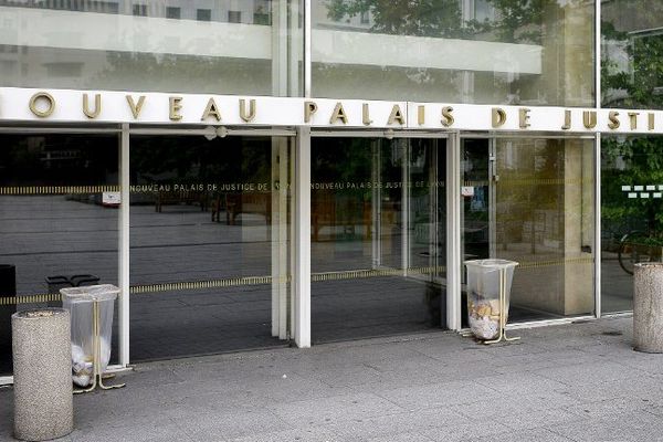 Au Tribunal correctionnel de Lyon, le président de la 16e chambre a critiqué le travail des enquêteurs.