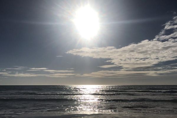 Un soleil de plus en plus assuré au fil des heures de ce lundi, sur le littoral normand.