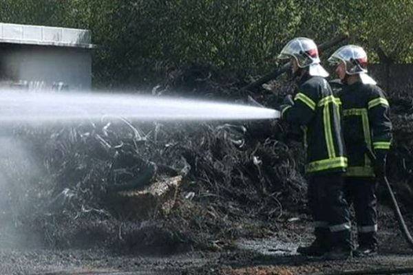 Les pompiers ont dû intervenir à plusieurs reprises entre le samedi 21 juin et le samedi 28 juin afin de circonscrire les foyers résiduels.