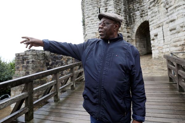 Le saxophoniste Manu Dibango était revenu faire une visite à Château-Thierry dans l'Aisne en octobre 2019.