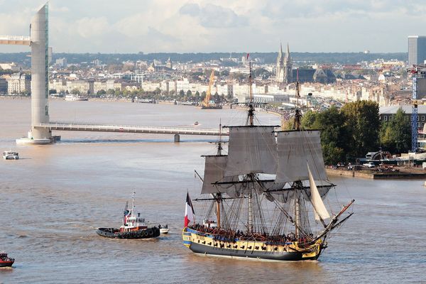 L'Hermione, à son départ de Bordeaux le 13 octobre 2014.