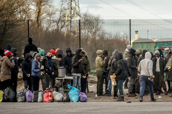 Outre cette interdiction, les autorités multiplient ces derniers mois les démantèlements de campements de tailles diverses de migrants à Calais.