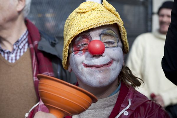 Une déambulation sous forme de farandole et chaine humaine par les opposants au projet d'aéroport de Notre-Dame-des-landes prévue à Nantes samedi 23 janvier