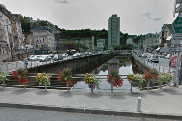 C'est au niveau du pont de l'Escurol que la Solane se déverse dans la Corrèze à Tulle par voie souterraine